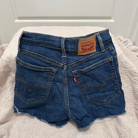 Levi High Rise Shorts Size 24 - Picture 2 of 3